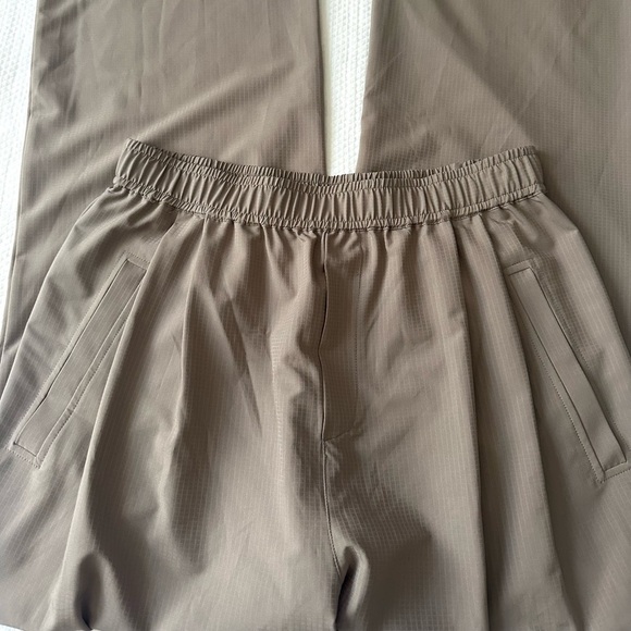 Varley Tacoma Straight Pleat Pant 28" in Cinder - Picture 2 of 8